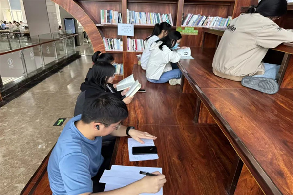 【书香启智，经韵润心】春光美如斯，读书正当时——世界读书日阅读活动