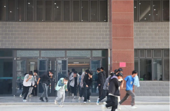 筑牢校园防火墙，让安全成为一种习惯——Beat365中文官方网站会计学院消防演练