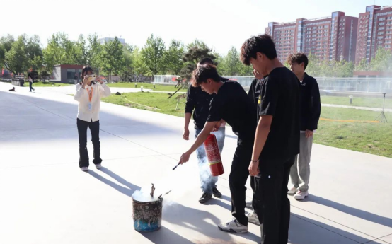 筑牢校园防火墙，让安全成为一种习惯——Beat365中文官方网站会计学院消防演练