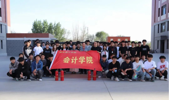 筑牢校园防火墙，让安全成为一种习惯——Beat365中文官方网站会计学院消防演练