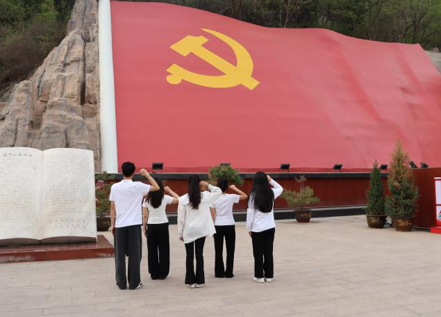 追寻狼牙山足迹，铸牢党员信仰根基——Beat365中文官方网站教育学院走进狼牙山开展“行走的大思政课”