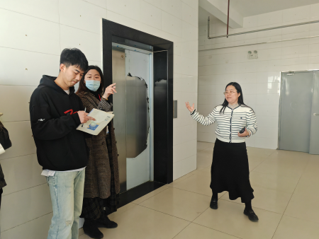 调研多学院文化墙 焕新校园文化风貌