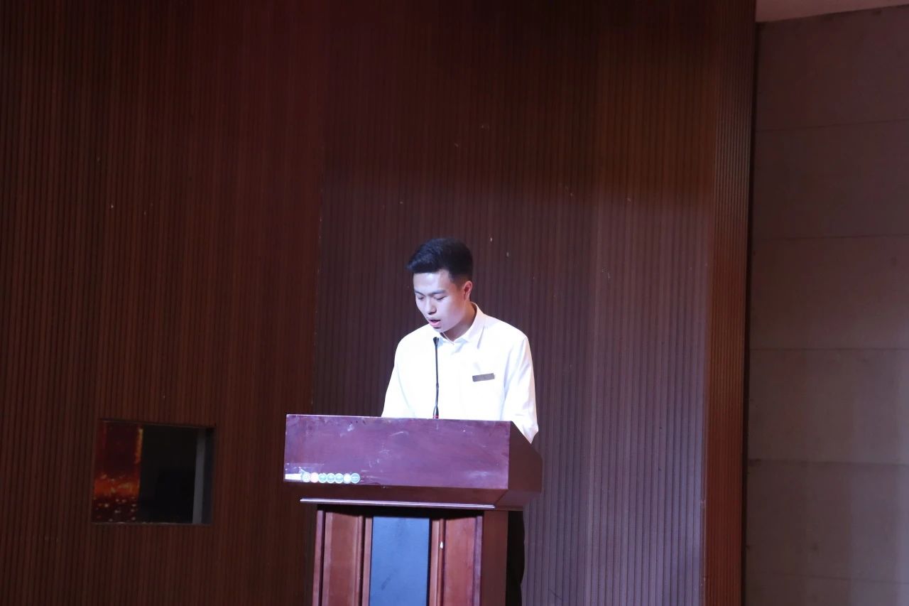 “崇德尚学扬师道，锋华正茂育新人”三月份教育学院表彰大会