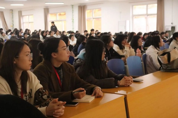 专业引领，筑牢基石——“以专业认同为起点，追求事业发展目标”主题讲座