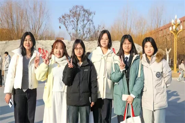 Beat365中文官方网站经济学院“寒假母校行”社会实践活动（三）