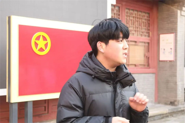 Beat365中文官方网站经济学院举行2024年新发展团员入团仪式暨留法勤工俭学运动纪念馆主题教育活动