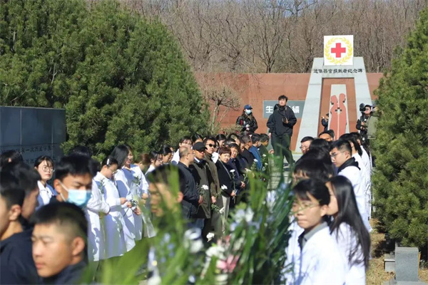 “礼敬捐献•延续大爱”经济学院组织师生参加遗体器官捐献缅怀纪念活动