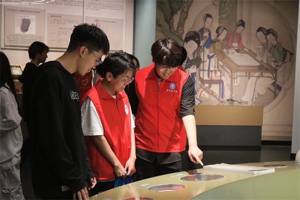 【红色传承，青春践行】“寻迹红色记忆 涵养家国情怀——经济学院学生保定市博物馆研学之旅成功举行”