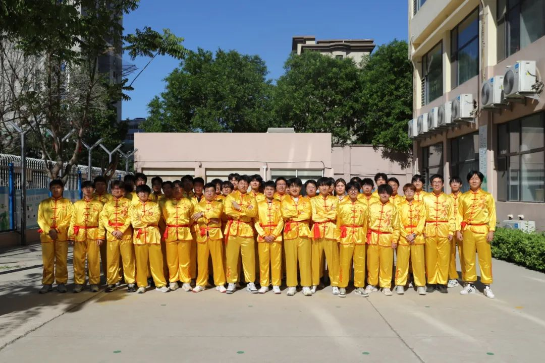 龙舞翩跹润童心，美育芳华育幼苗