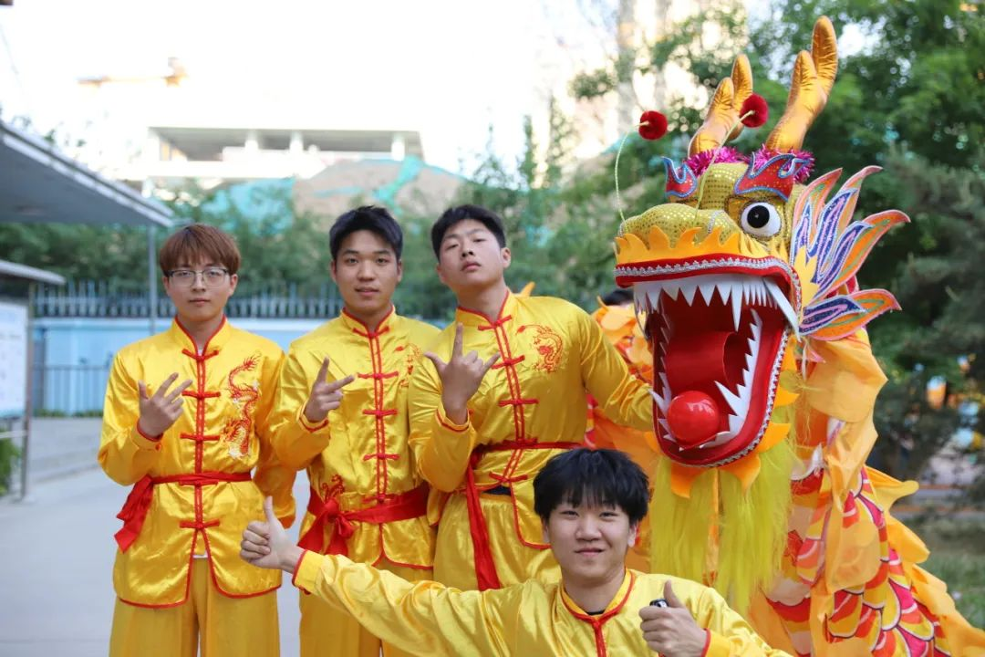 龙舞翩跹润童心，美育芳华育幼苗