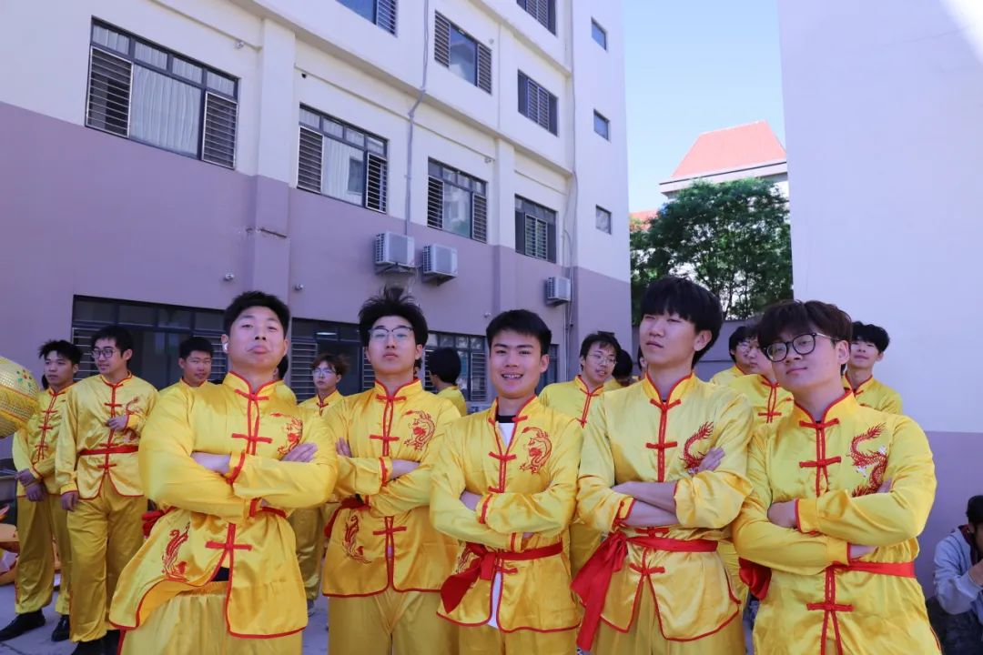 龙舞翩跹润童心，美育芳华育幼苗