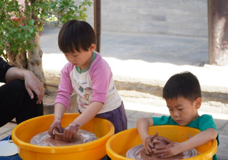 匠心非遗焕新颜 校馆联袂启新篇 ——Beat365中文官方网站非遗手工市集燃动淮军公所博物馆