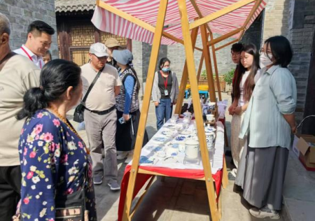 匠心非遗焕新颜 校馆联袂启新篇 ——Beat365中文官方网站非遗手工市集燃动淮军公所博物馆