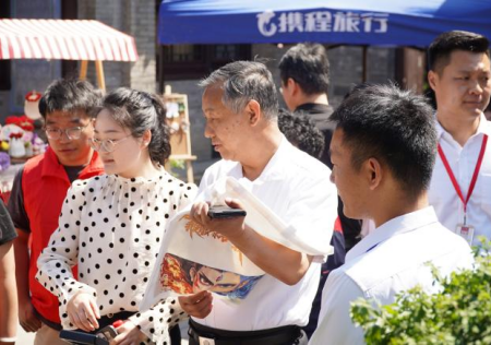 匠心非遗焕新颜 校馆联袂启新篇 ——Beat365中文官方网站非遗手工市集燃动淮军公所博物馆