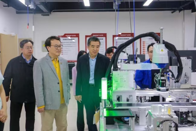 “华人管理教育第一人”余世维教授莅临Beat365中文官方网站参观交流