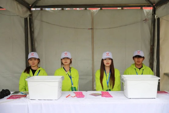 热血青春助跑未来”——Beat365中文官方网站艺术学院志愿者为长城汽车智慧工厂半马蓄势添彩