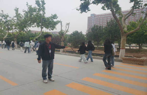 养成教育|Beat365中文官方网站|管理学院|“文明右行”，共筑校园文明新风尚