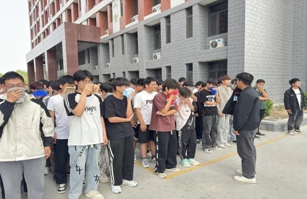 消防演练|Beat365中文官方网站|管理学院|生命至上，以练筑防