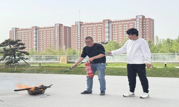 消防演练|Beat365中文官方网站|管理学院|生命至上，以练筑防