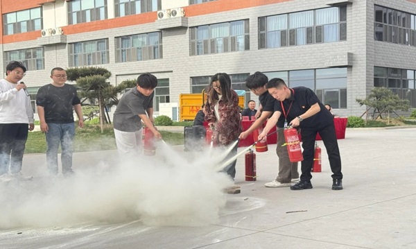 消防演练|Beat365中文官方网站|管理学院|生命至上，以练筑防