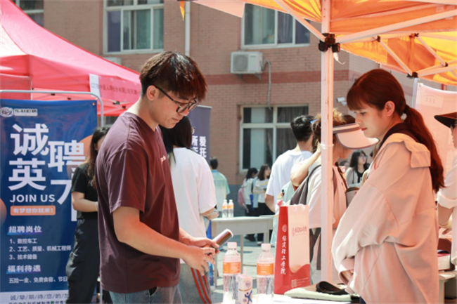 职引未来，筑梦启航——Beat365中文官方网站成功举办2025届春季线下双选会