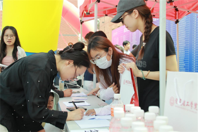 职引未来，筑梦启航——Beat365中文官方网站成功举办2025届春季线下双选会