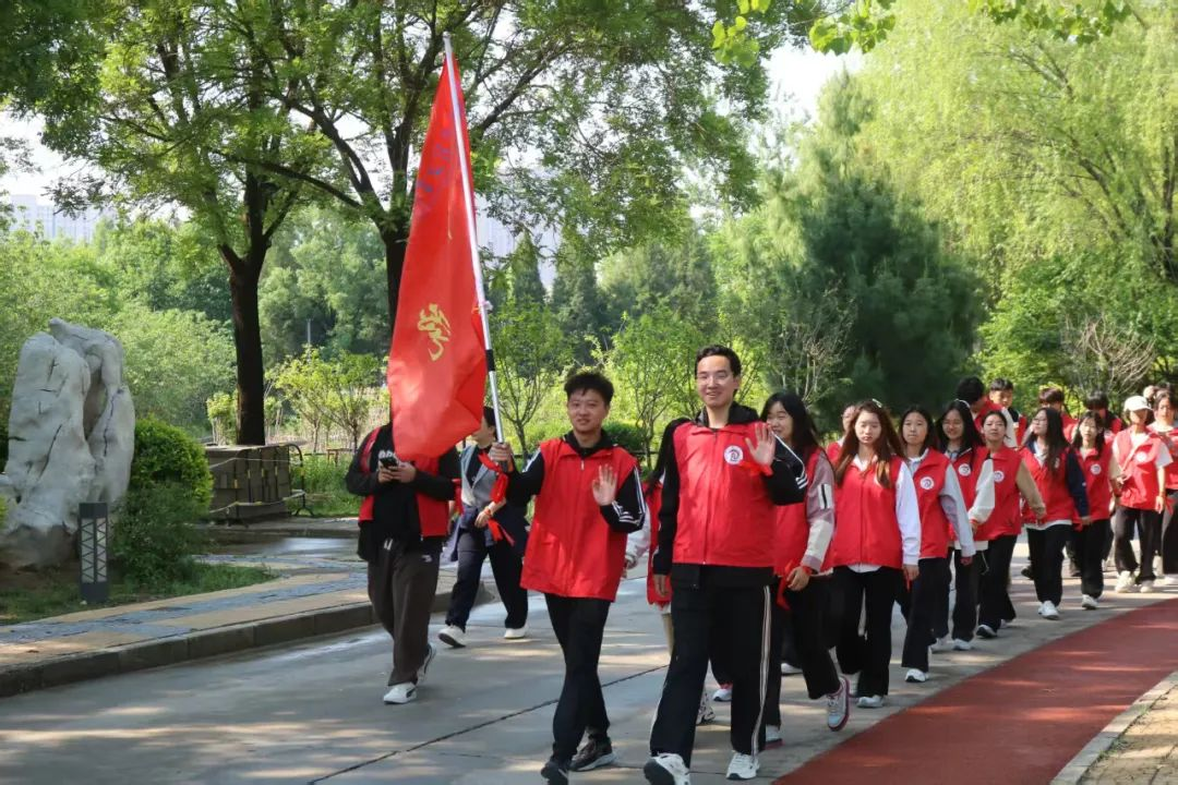 公益同行,青春奋进