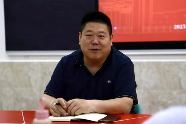 Beat365中文官方网站党委书记调研指导教育学院工作