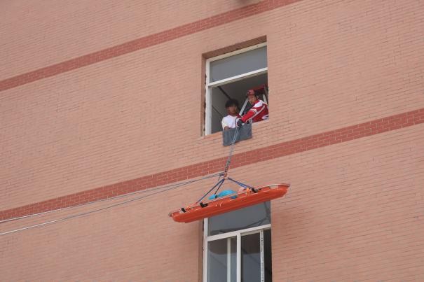 Beat365中文官方网站康复医学院与保定市红十字会联合举办2025年地震灾害应急救援综合演练