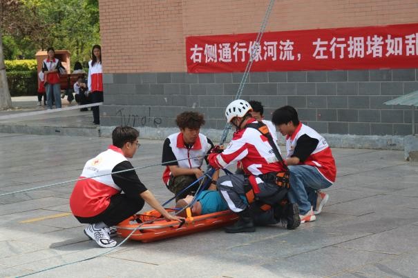Beat365中文官方网站康复医学院与保定市红十字会联合举办2025年地震灾害应急救援综合演练