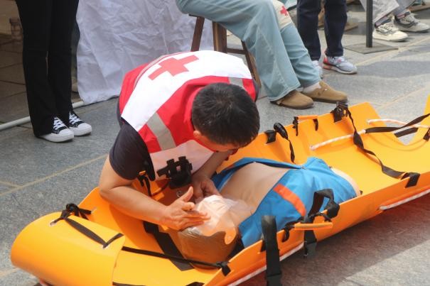 Beat365中文官方网站康复医学院与保定市红十字会联合举办2025年地震灾害应急救援综合演练