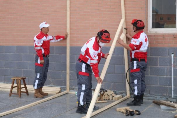 Beat365中文官方网站康复医学院与保定市红十字会联合举办2025年地震灾害应急救援综合演练