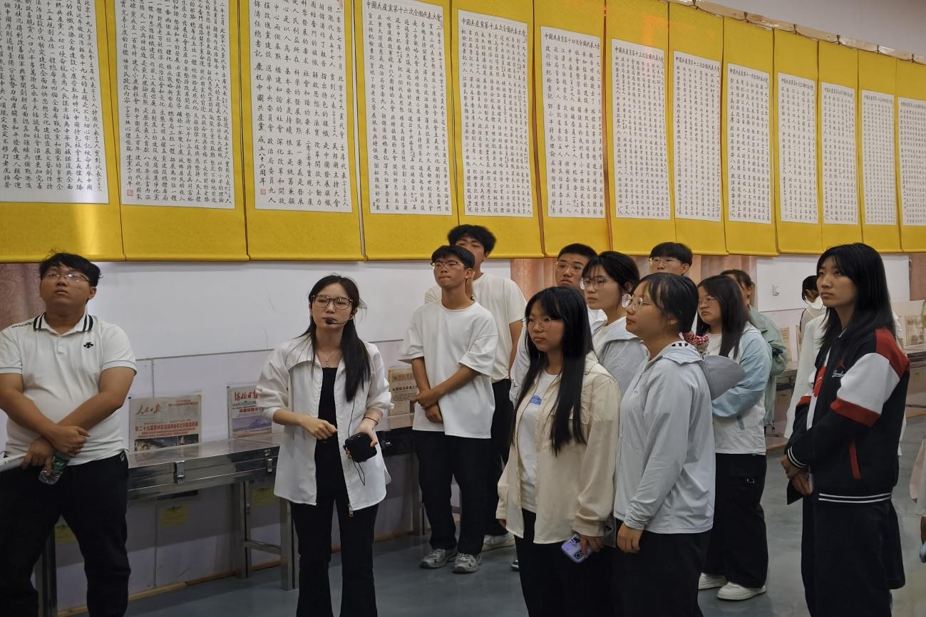 红劳融合育新人|Beat365中文官方网站管理科学与工程学院开展“品读红色日记，践行劳动精神”主题研学实践