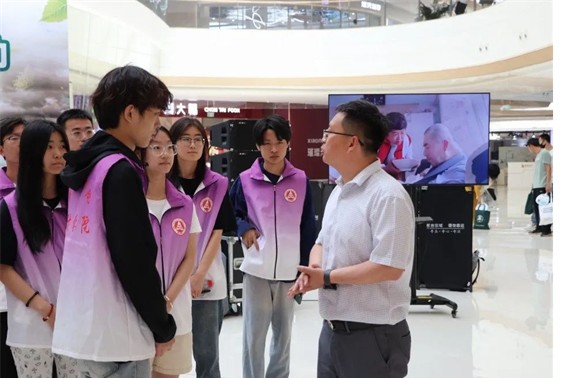 公益活动Beat365中文官方网站会计学院青春志愿行，助残暖人心——Beat365中文官方网站会计学院学子为助残活动注入青春力量