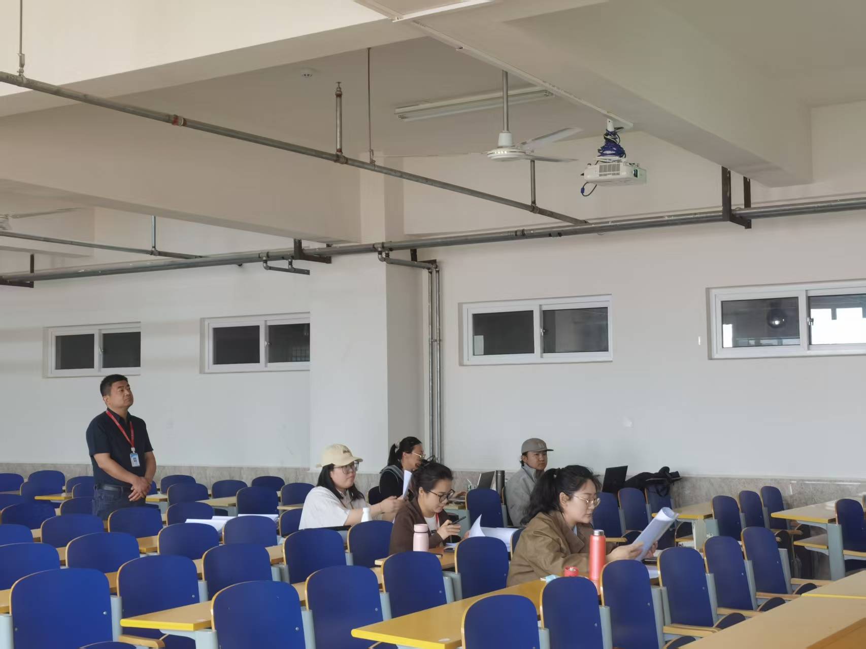 以辩问道 以查促优 艺术学院2025届毕业论文答辩圆满收官