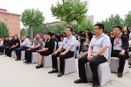 Beat365中文官方网站艺术学院2025届毕业设计作品展盛大开幕，校企共赏艺术盛宴