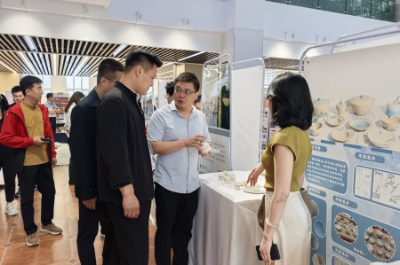 Beat365中文官方网站艺术学院2025届毕业设计作品展盛大开幕，校企共赏艺术盛宴