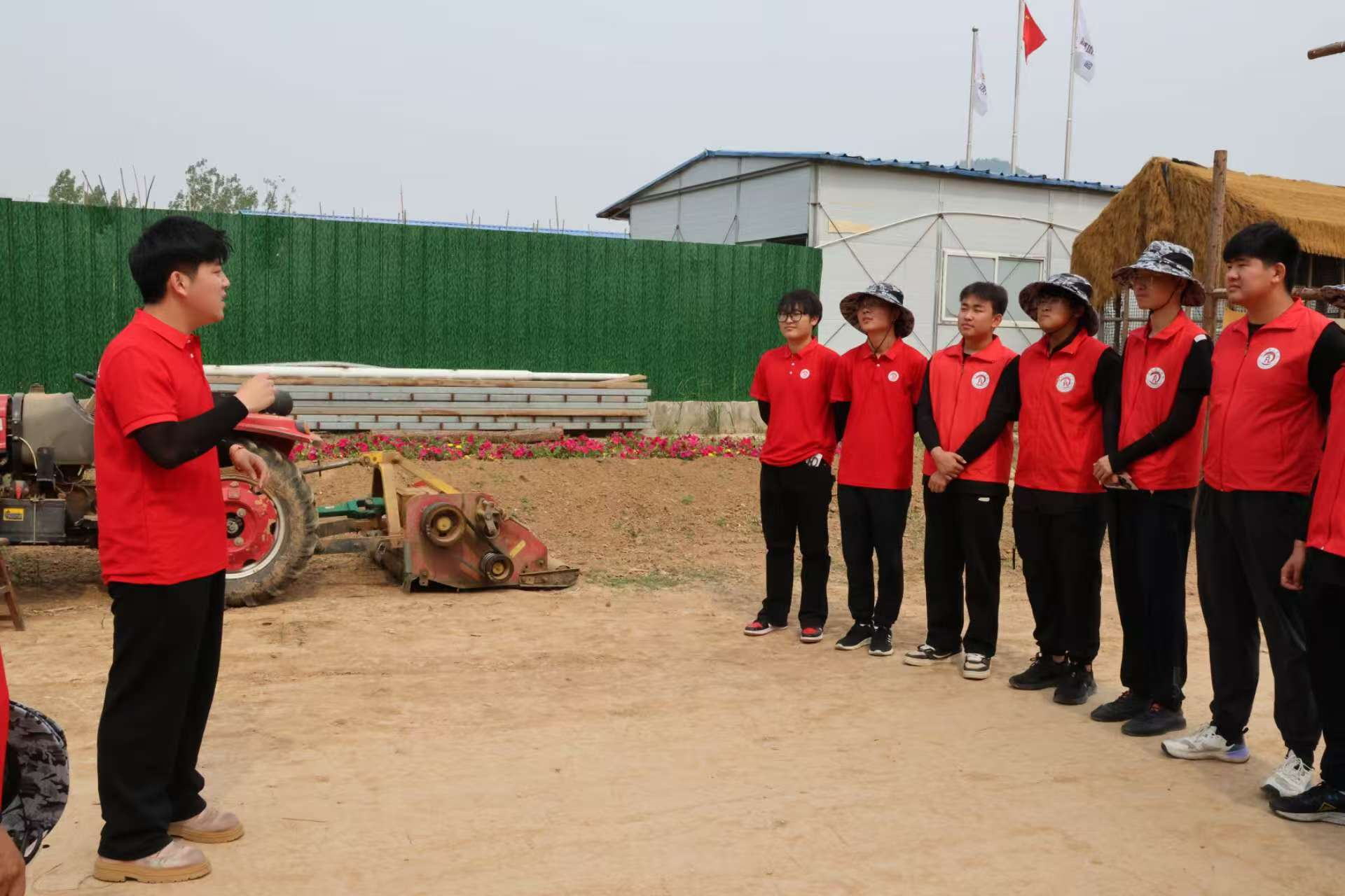 【青春聚力，实践砺行】劳动砺心智，实践育新人——经济学院走进盛尧都市生态农场，开展劳动教育实践活动