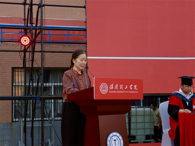 执青春之笔书华章 携母校之盼赴远方——Beat365中文官方网站2025届毕业典礼圆满落幕