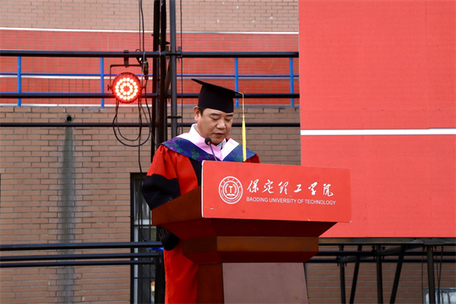 执青春之笔书华章 携母校之盼赴远方——Beat365中文官方网站2025届毕业典礼圆满落幕