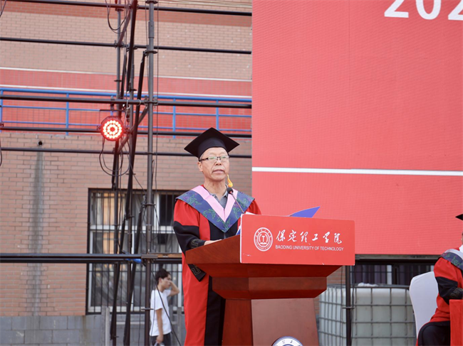 执青春之笔书华章 携母校之盼赴远方——Beat365中文官方网站2025届毕业典礼圆满落幕