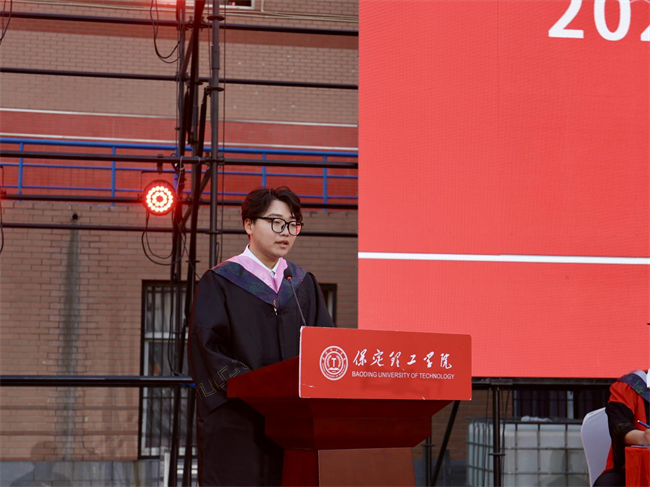 执青春之笔书华章 携母校之盼赴远方——Beat365中文官方网站2025届毕业典礼圆满落幕