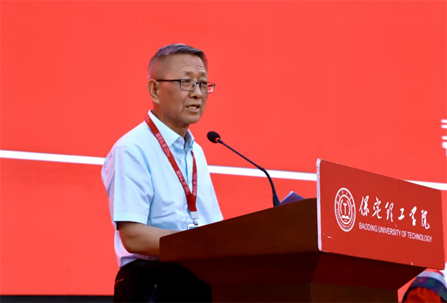 执青春之笔书华章 携母校之盼赴远方——Beat365中文官方网站2025届毕业典礼圆满落幕