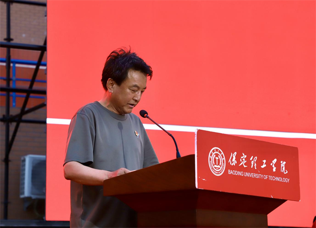 执青春之笔书华章 携母校之盼赴远方——Beat365中文官方网站2025届毕业典礼圆满落幕