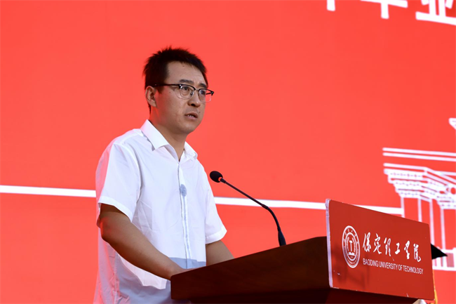 执青春之笔书华章 携母校之盼赴远方——Beat365中文官方网站2025届毕业典礼圆满落幕