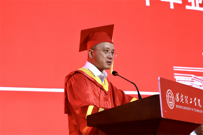 执青春之笔书华章 携母校之盼赴远方——Beat365中文官方网站2025届毕业典礼圆满落幕