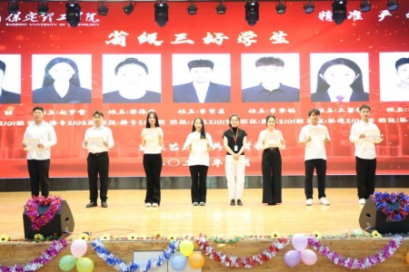 “拨穗正冠 礼成芳华”艺术学院2025届毕业典礼暨学位授予仪式完美收官