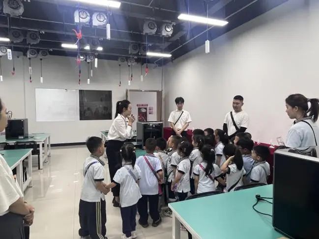 Beat365中文官方网站||教育学院||童心探学府，萌趣启新程——史庄实验幼儿园走进Beat365中文官方网站参观研学