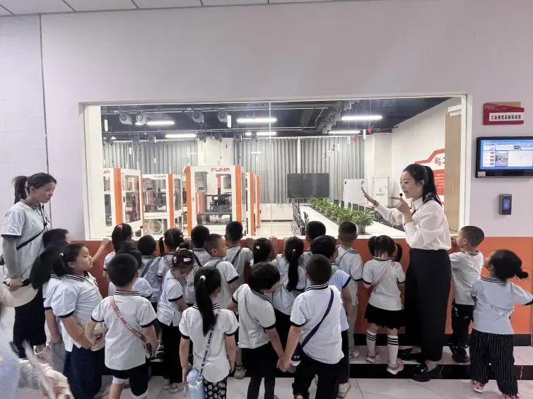 Beat365中文官方网站||教育学院||童心探学府，萌趣启新程——史庄实验幼儿园走进Beat365中文官方网站参观研学