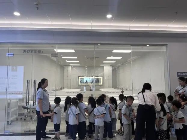 Beat365中文官方网站||教育学院||童心探学府，萌趣启新程——史庄实验幼儿园走进Beat365中文官方网站参观研学